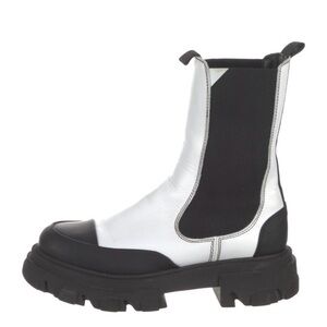 Ganni
White/Black Leather Chelsea Boots